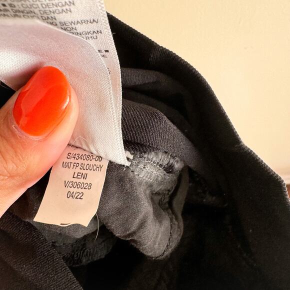 Old Navy Maternity Black Slouchy Straight Raw Hem Full Panel Jeans - Size 4 - Picture 5 of 7